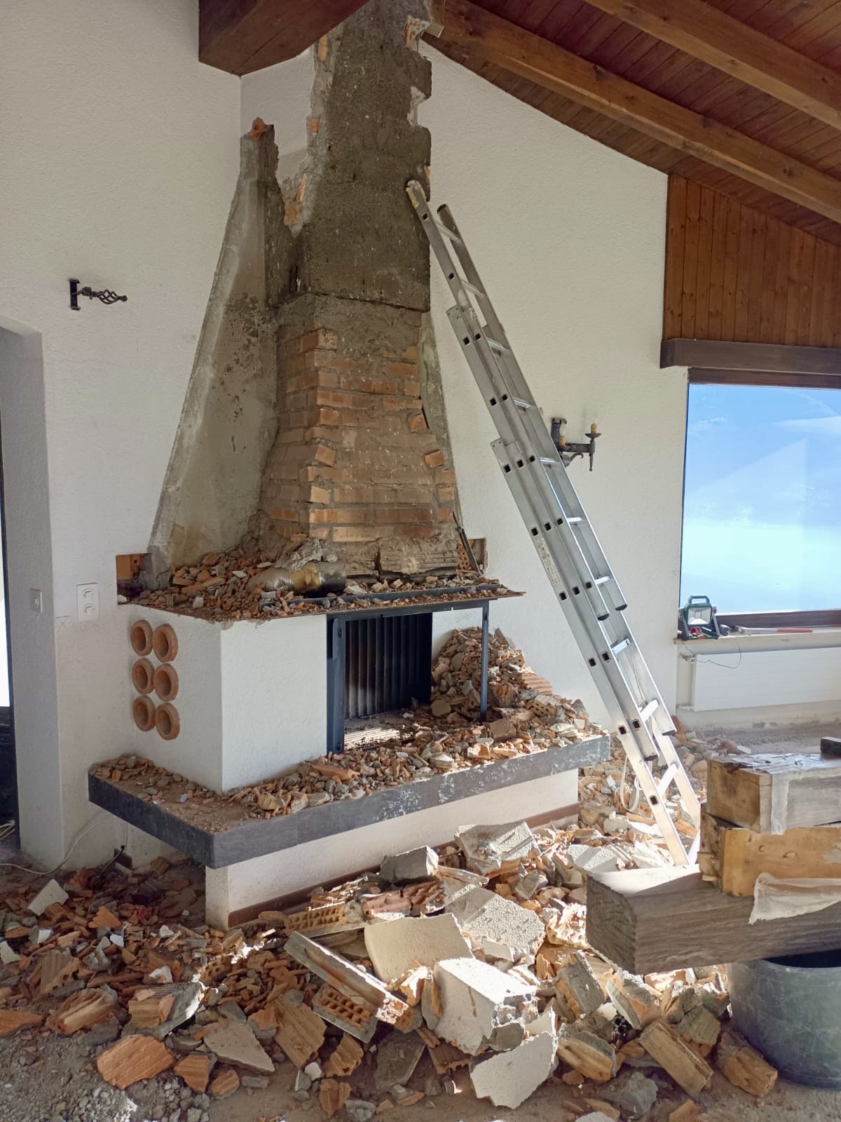 AbbruchChemineeBoden1