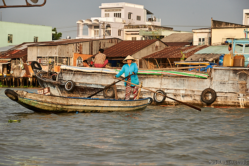 Vietnam 17 053