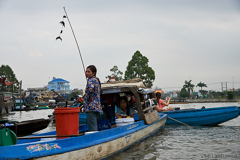 Vietnam 17 063